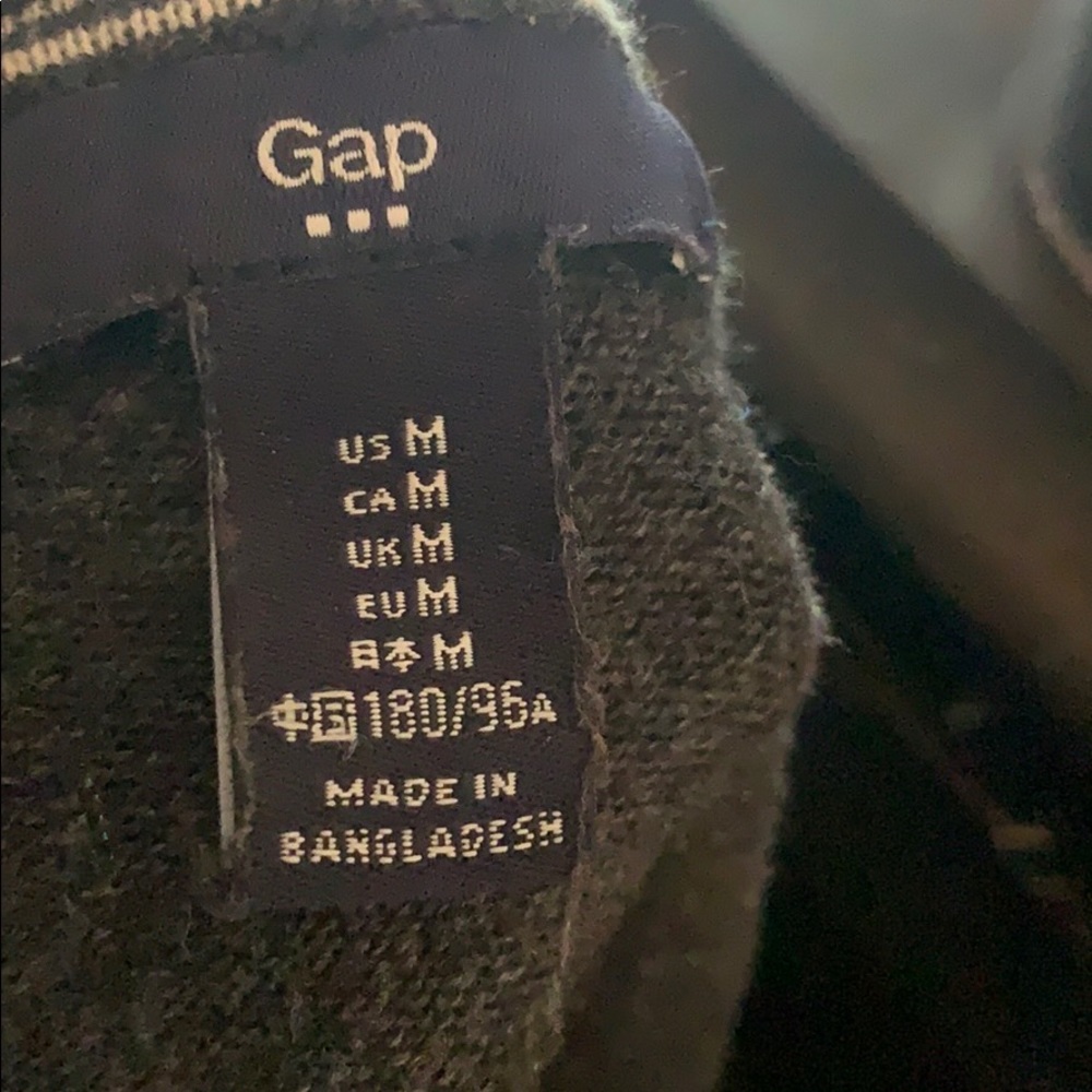 Men’s Gap sweater in grey